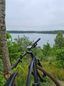 fiets bij 't Nije hemelriek op de MTB route Gieten Gasselte