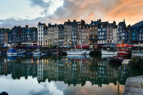 Combineer Étretat met een bezoek aan het havenstadje Honfleur