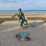 standbeeld bij Omaha Beach
